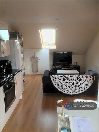 Studio To Rent In Warwick Road, Norbury, CR7