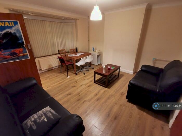 4 Bedroom Semi-Detached House To Rent In Fletcher Road, Beeston, Nottingham, NG9