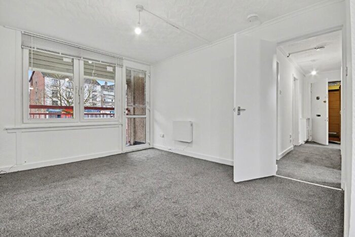2 Bedroom Flat To Rent In St Lawrence Street, Inverclyde, Greenock, PA15