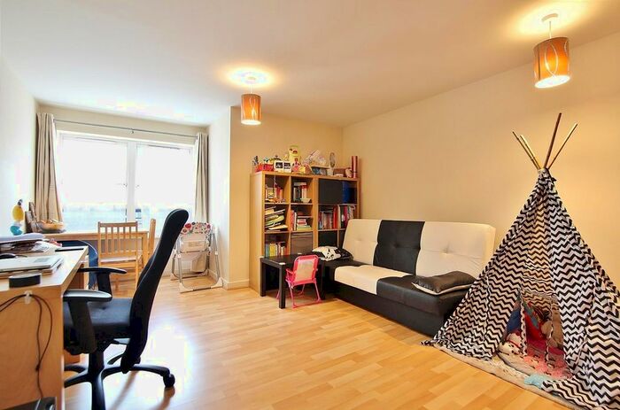 1 Bedroom Flat To Rent In Lanadron Close, Isleworth, TW7