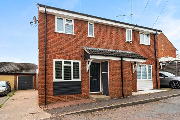 2 Bedroom Semi-Detached House For Sale In Long Close, Lower Stondon, SG16