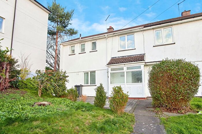 3 Bedroom Semi Detached House For Sale In Hood Grove, Birmingham, West Midlands, B30