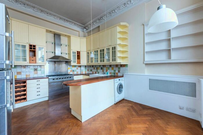 2 Bedroom Flat To Rent In Rutland Gate, Knightsbridge, London, SW7