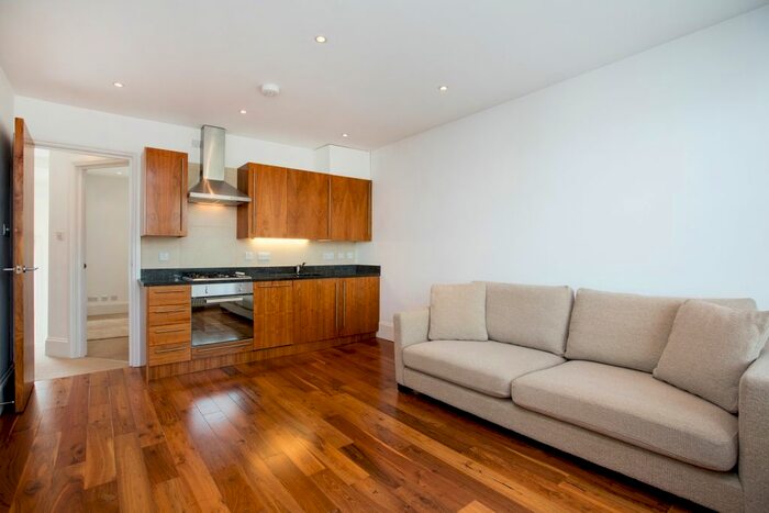 2 Bedroom Flat To Rent In Castletown Road, W14