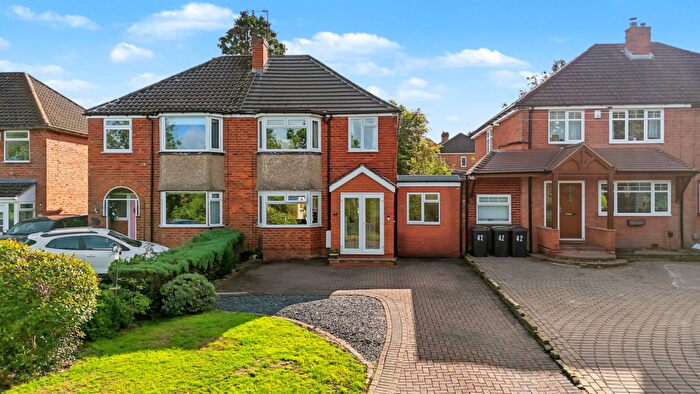 3 Bedroom Semi Detached House For Sale In Peterbrook Road, Shirley, Solihull, B90
