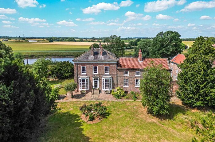 6 Bedroom Detached House For Sale In Turnham Hall, Cliffe, YO8