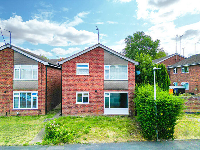 2 Bedroom Maisonette For Sale In Frobisher Road, Rugby, CV22
