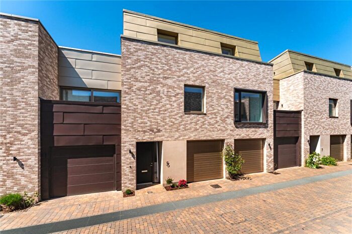 3 Bedroom Terraced House For Sale In Walton Way, Cambridge, Cambridgeshire, CB3