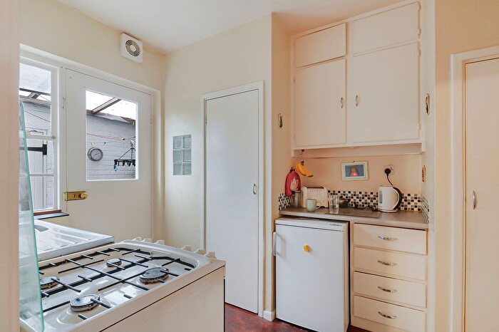 3 Bedroom End Of Terrace House For Sale In Newington Avenue, Southend-On-Sea, SS2