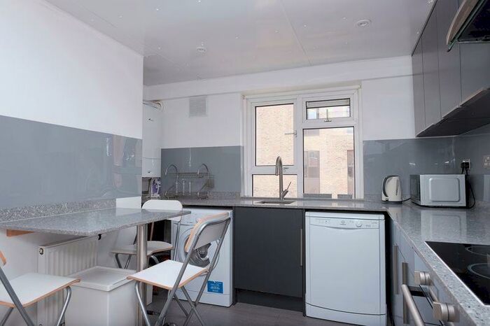 3 Bedroom Flat To Rent In Selsfield Drive, Brighton, BN2