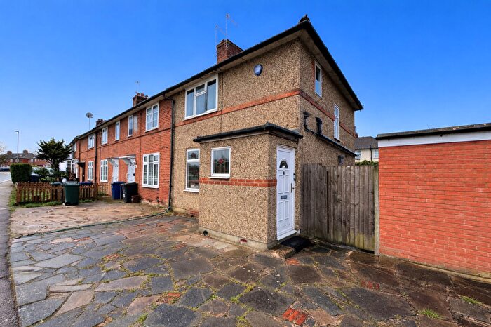 4 Bedroom End Of Terrace House For Sale In The Meads, Edgware, HA8