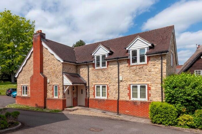 1 Bedroom Apartment To Rent In Chestnut Place, Kennington, OX1