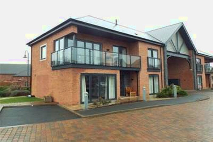 2 Bedroom Flat To Rent In The Lakeside, Barton Marina, Barton Under Needwood, Staffs. DE13