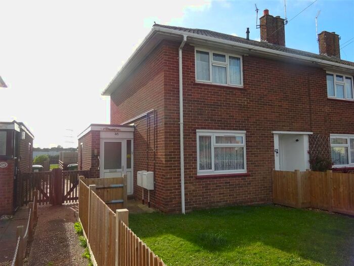 2 Bedroom Flat For Sale In Greenway, Lydd, Romney Marsh, TN29