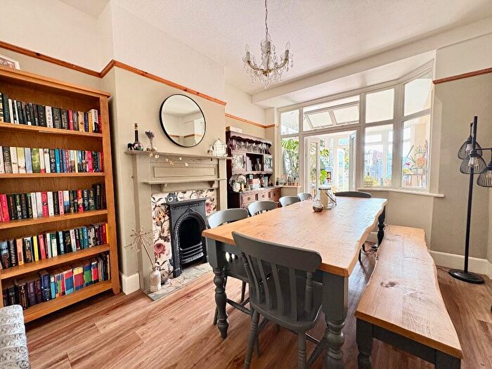 3 Bedroom Terraced House For Sale In The Drive, Phippsville, Northampton, NN1