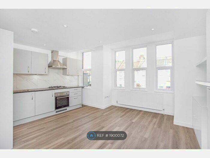 2 Bedroom Flat To Rent In Sangley Road, London, SE25