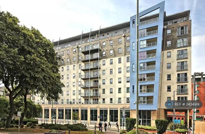 1 Bedroom Flat To Rent In Church Street East, Woking, Surrey, GU21