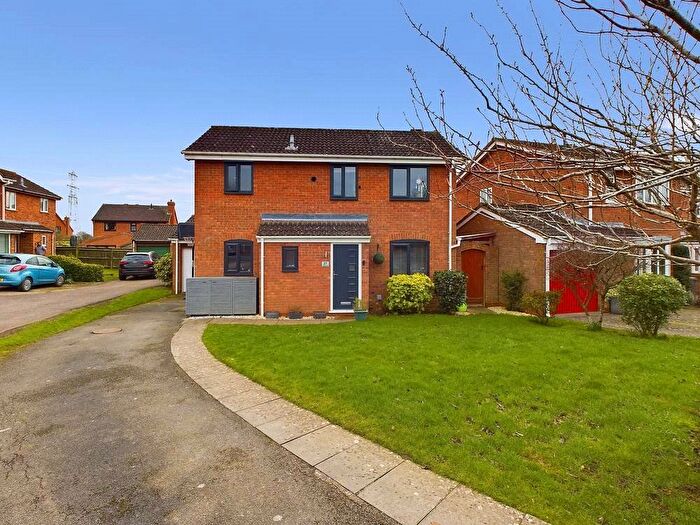 3 Bedroom Detached House For Sale In Foxglove Road, Worcester, Worcestershire, WR5