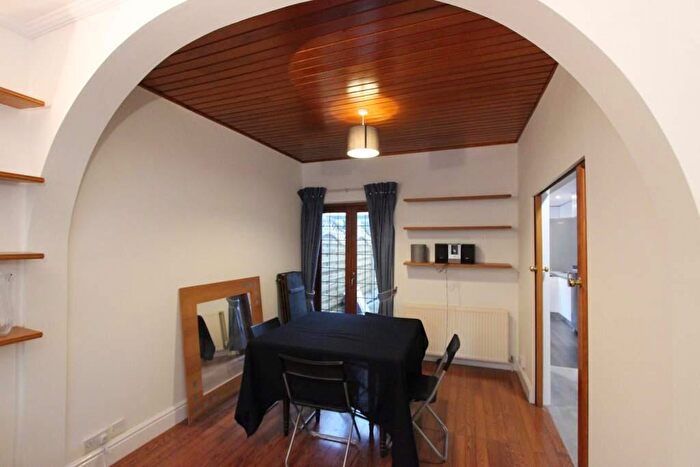 3 Bedroom Apartment To Rent In Bawtry Road, London, N20