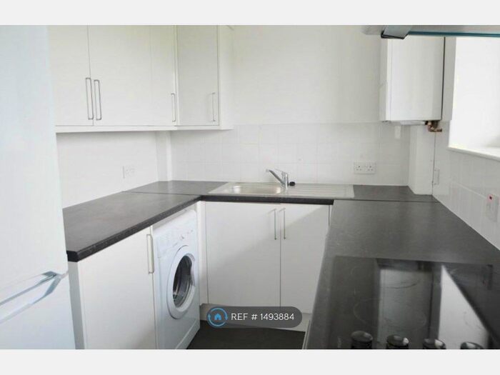 1 Bedroom Flat To Rent In Willow Court, Slough, SL3