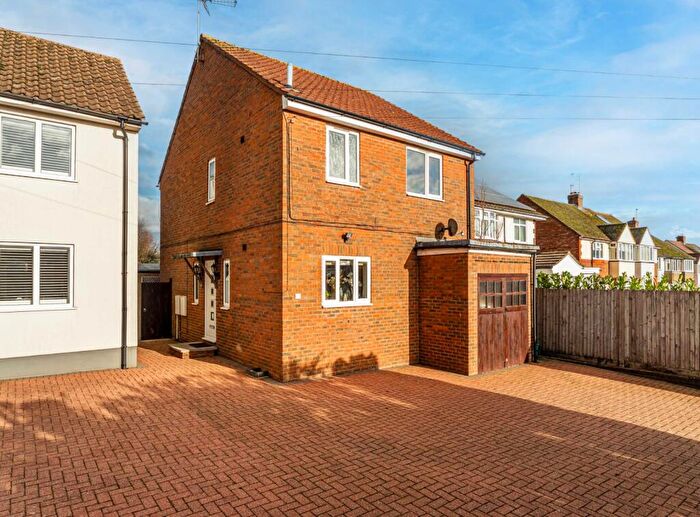 3 Bedroom Detached House For Sale In Tippendell Lane, St. Albans, Hertfordshire, AL2
