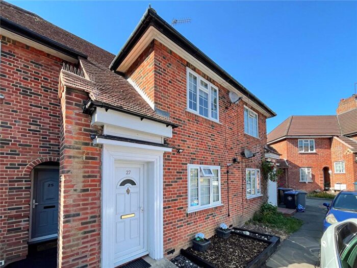 2 Bedroom Maisonette To Rent In Gooseacre Lane, Kenton, Harrow, HA3