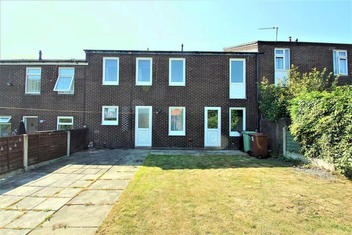 3 Bedroom Town House To Rent In Taylors Close, Leeds, LS14