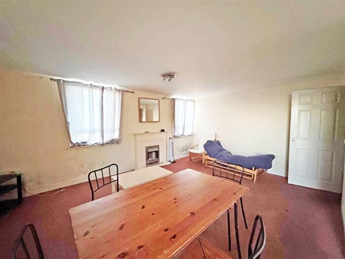 2 Bedroom Apartment For Sale In Woodborough Road, Nottingham, NG3