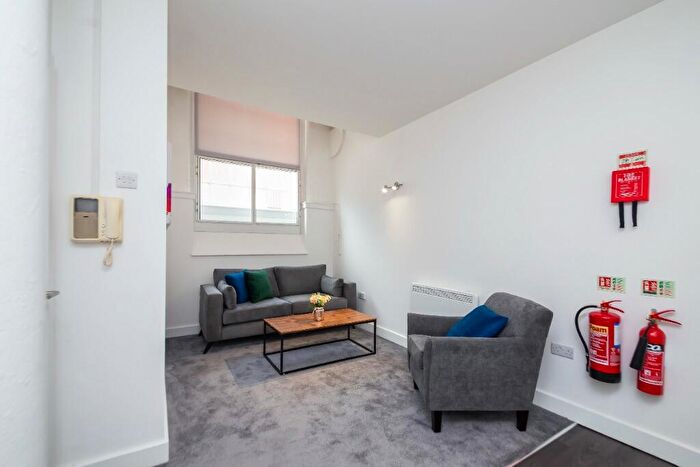 2 Bedroom Flat To Rent In Hartley Road, Nottingham, Nottinghamshire, NG7