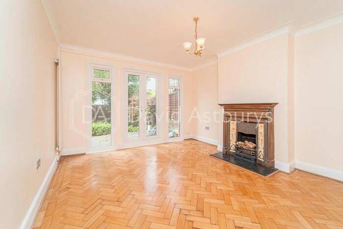 4 Bedroom Semi-Detached House To Rent In The Avenue, Muswell Hill, London, N10