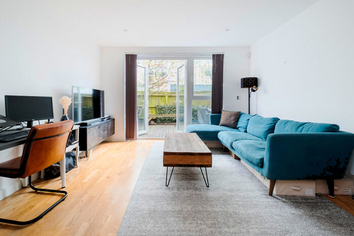 2 Bedroom Flat For Sale In Prebend Street, London, N1