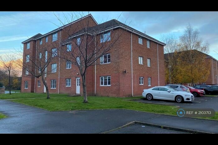 2 Bedroom Flat To Rent In Tullis Gardens, Glasgow, G40