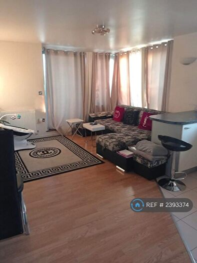 2 Bedroom Flat To Rent In Galleria Court, London, SE15