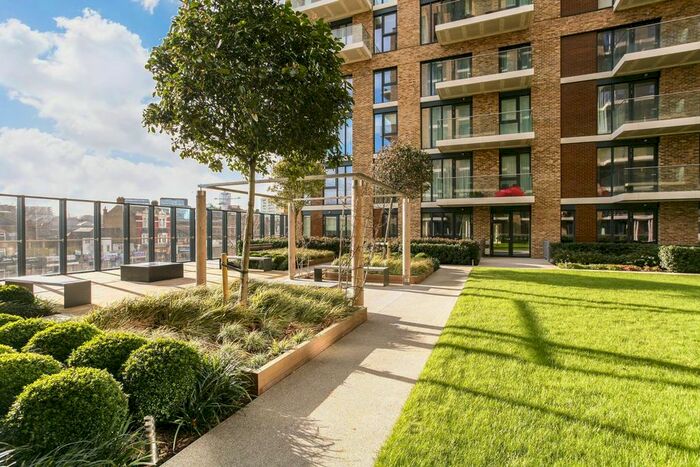 2 Bedroom Flat To Rent In Compton House, Woolwich Riverside, London, SE18