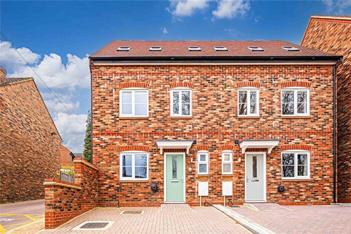 4 Bedroom Semi-Detached House To Rent In Bury Road, Hemel Hempstead, Hertfordshire, HP1