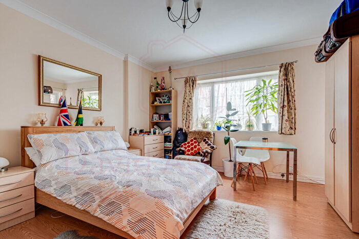 2 Bedroom Apartment To Rent In Warwick Lodge, Shoot Up Hill, London, NW2