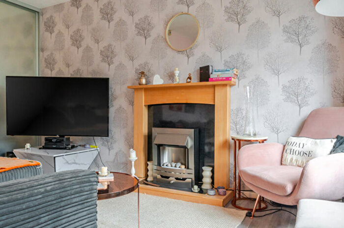 3 Bedroom End Of Terrace House For Sale In Snowden Royd, Bramley, Leeds, LS13