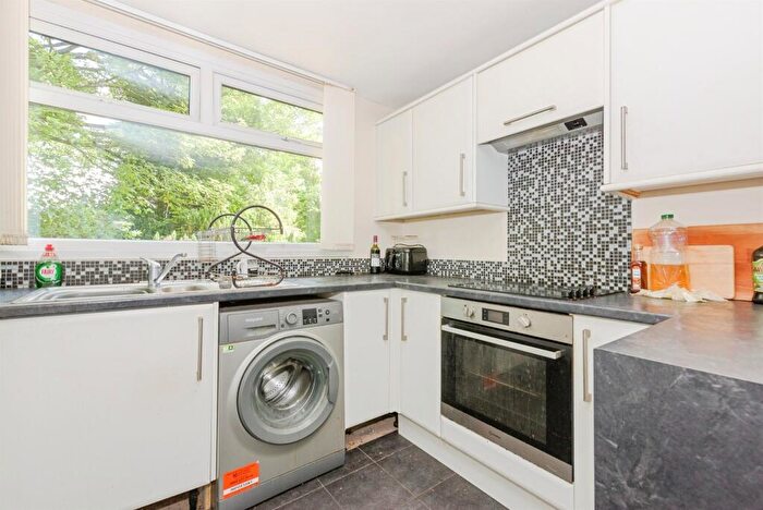 1 Bedroom Flat For Sale In Pages Close, Sutton Coldfield, B75
