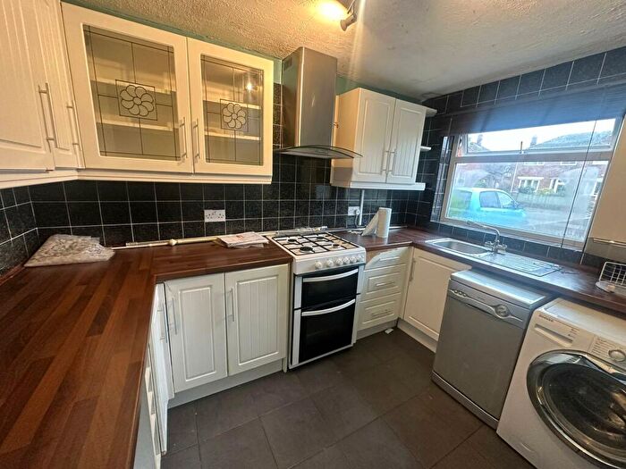 2 Bedroom Flat To Rent In Limes Avenue, Aylesbury, HP21