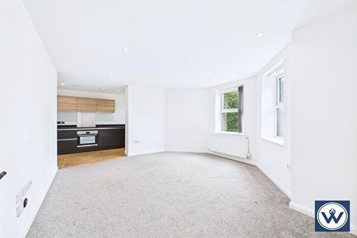 2 Bedroom Apartment To Rent In Johnson House, M40