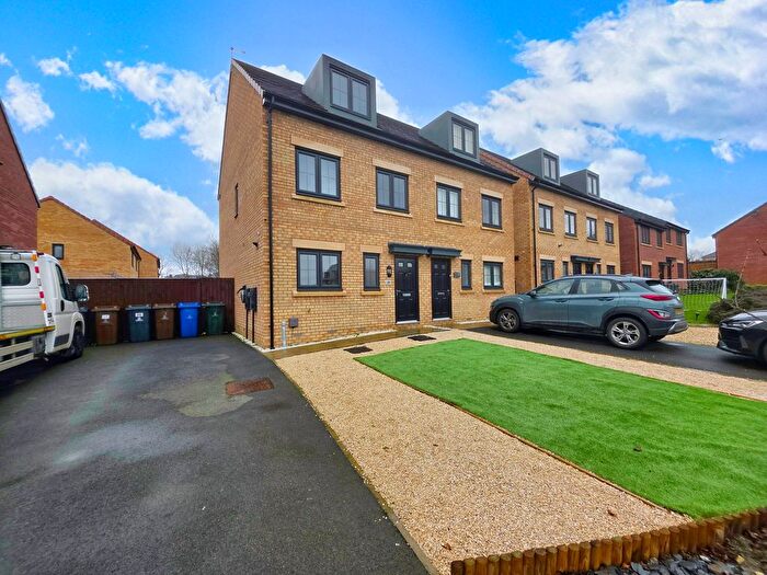 3 Bedroom Semi-detached House For Sale In Bretton Way, Barnsley, S71