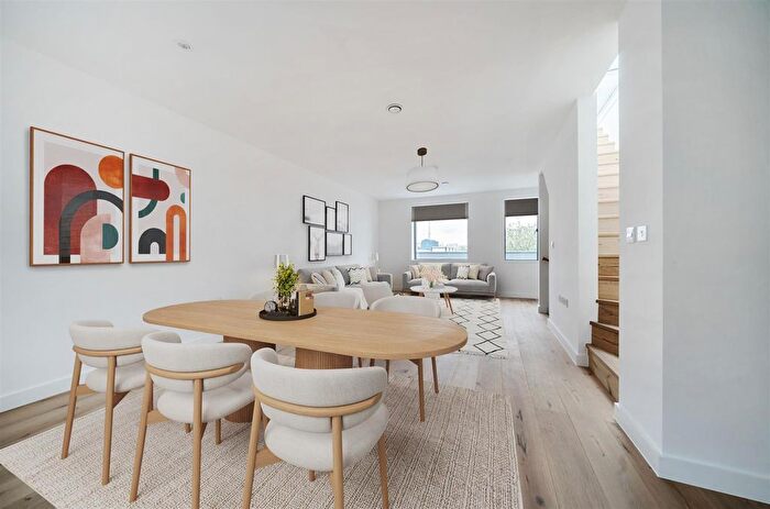 4 Bedroom Town House To Rent In Solar Avenue, Climate Innovation District, LS9