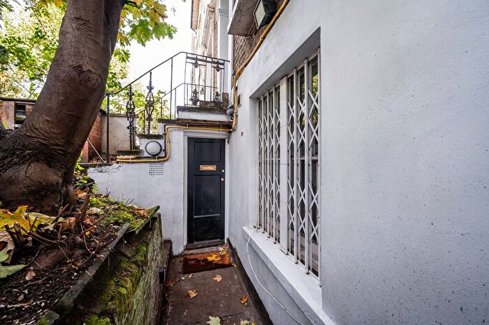 1 Bedroom Flat To Rent In Amersham Road, New Cross, London, SE14