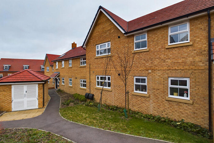 2 Bedroom Apartment For Sale In Jay Close, Apsley, HP3