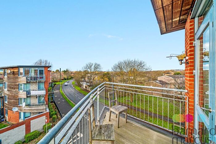 2 Bedroom Flat For Sale In Lanacre Avenue, London, NW9