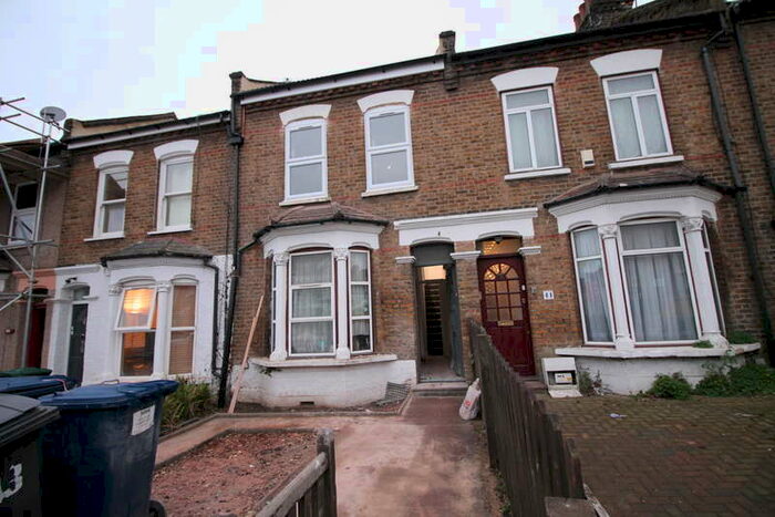 3 Bedroom Flat To Rent In Stanhope Road, London, N12