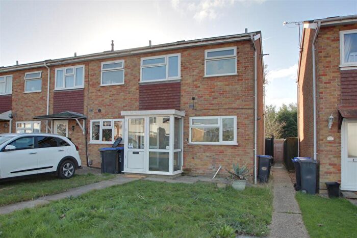 2 Bedroom House To Rent In Willow Crescent, Worthing, BN13