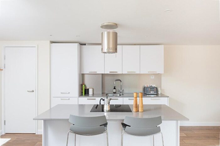 2 Bedroom Flat To Rent In Queen Street, Maidenhead, Berkshire, SL6