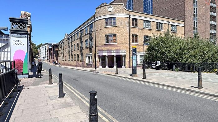 2 Bedroom Flat To Rent In Kingsley Mews, London, E1W