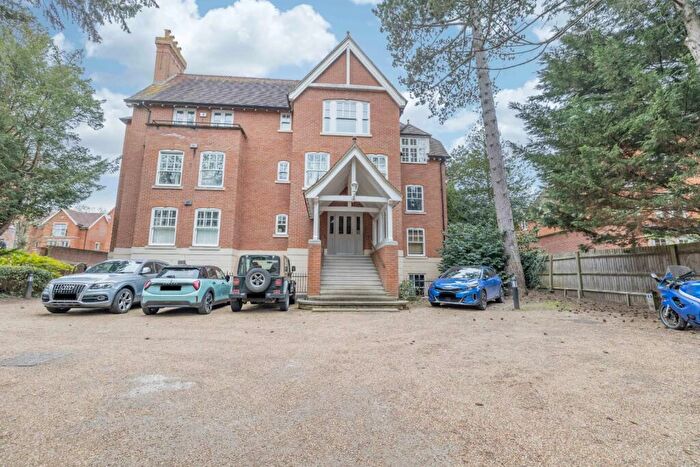 2 Bedroom Flat For Sale In New Dover Road, Canterbury, Kent, CT1